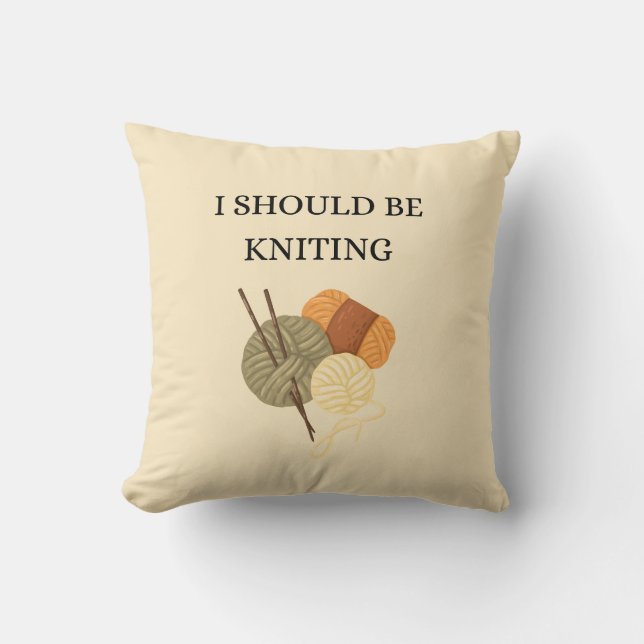 "I Should Be Knitting" Decorative Throw Pillow Kudde (Framsida)