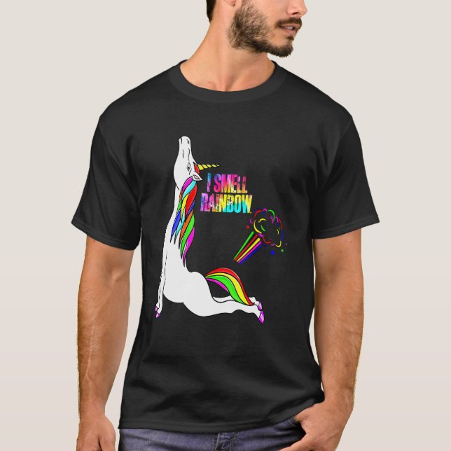 I Smell Rainbow Farting Unicorn - Rainbow Farts T Shirt (Framsida)