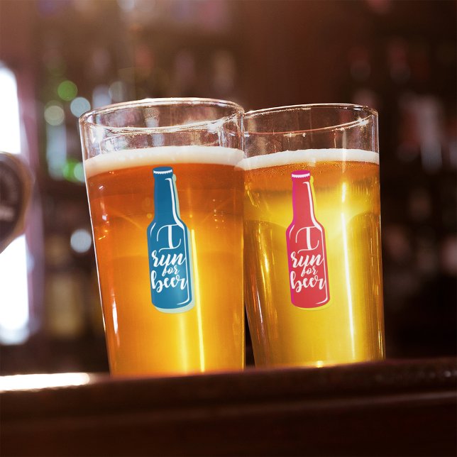 I Springa för Beer Fitness Humor Blue Flaska Glaskopp (Skapare uppladdad)