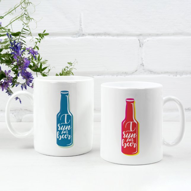I Springa för Beer Fitness Humor Red Blue Flaska Mugg (Skapare uppladdad)