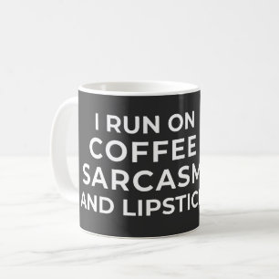 I SPRINGA OM COFFEE SARCASM OCH LIPSTICK - SARCAST KAFFEMUGG