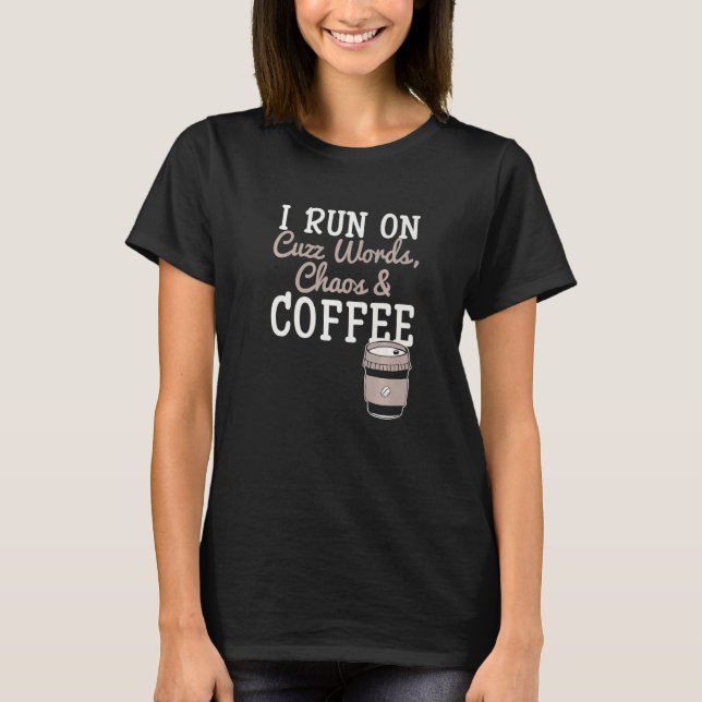 I Springa om Cuss Ord Chaos-kaffekoffeinAddict M T Shirt (Framsida)