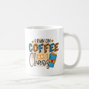 I springa om kaffe och kaos kaffemugg