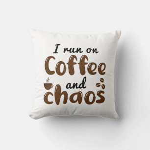 I Springa om kaffe och kaos Kudde