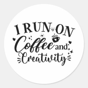 I Springa om kaffe och kreativitet, så att säga ka Runt Klistermärke