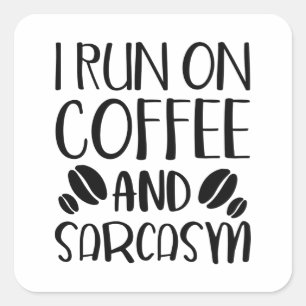 I Springa om kaffe och Sarcasm Fyrkantigt Klistermärke