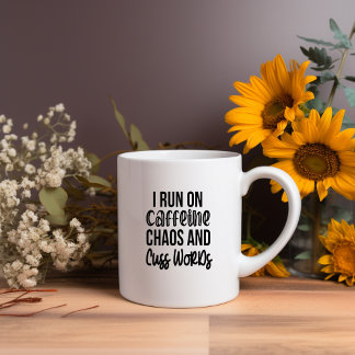 I Springa om Kaffeine Chaos och Cuss Ord Meme Mugg