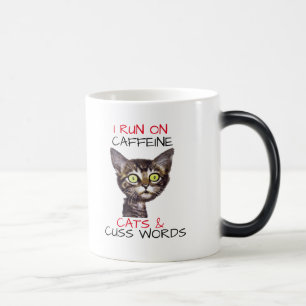 I SPRINGA PÅ CAFFEINE CATS & CUSS ORD MAGISK MUGG