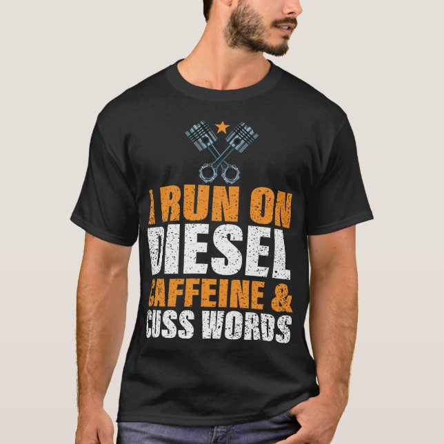 I Springa på dieselkoffein & Cuss Ord T Shirt (Framsida)