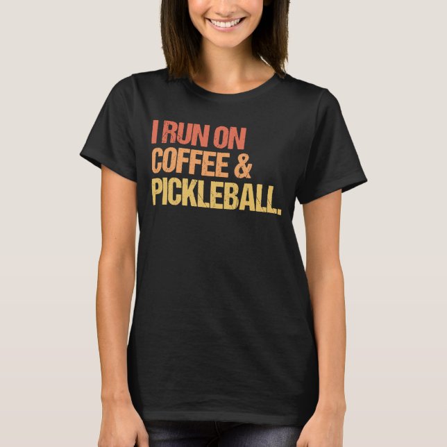 I Springa på kaffe- och picklebollspickle Boll T Shirt (Framsida)