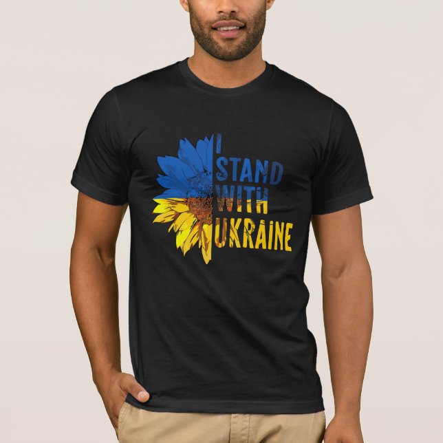I stand with Ukraine. Sunflower symbol of Peace.  T Shirt (Framsida)