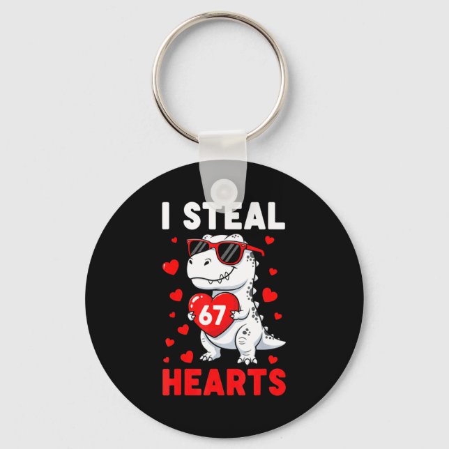 I Steal 67 Hearts Funny 67 Valentine Dinosaur Men  Nyckelring (Framsida)