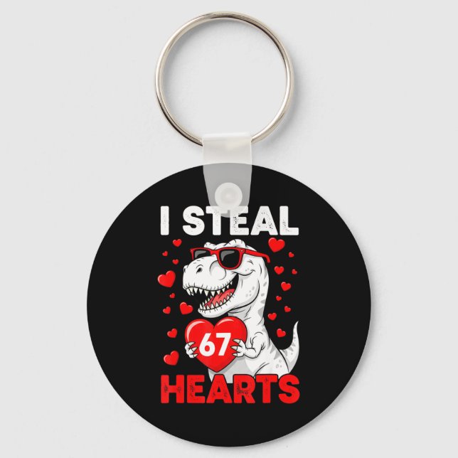 I Steal 67 Hearts Funny 67 Valentine Dinosaur Men  Nyckelring (Framsida)