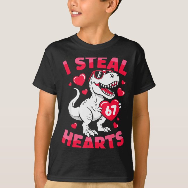 I Steal 67 Hearts Funny 67 Valentine Dinosaur Men  T Shirt (Framsida)