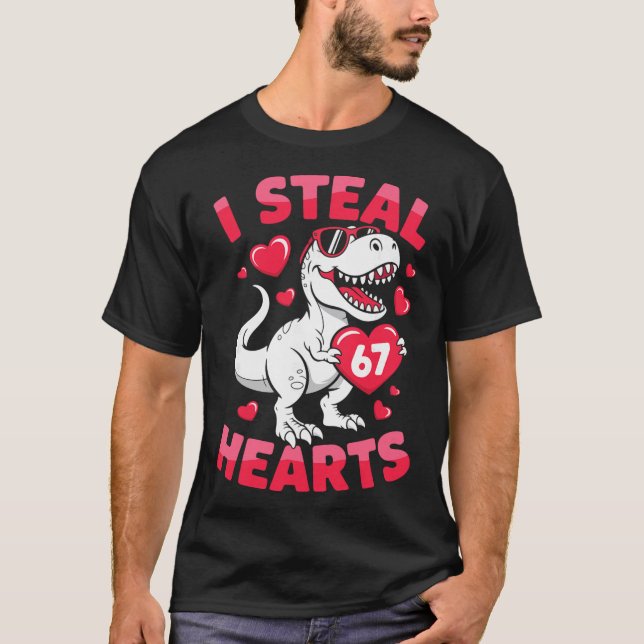 I Steal 67 Hearts Funny 67 Valentine Dinosaur Men  T Shirt (Framsida)