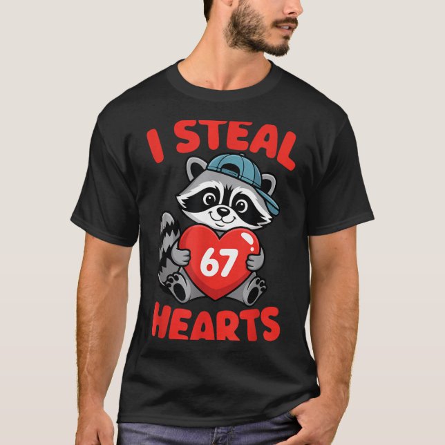 I Steal 67 Hearts Funny 67 Valentine Raccoon Men B T Shirt (Framsida)