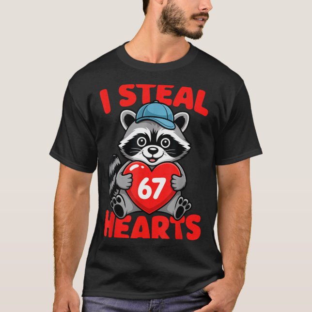 I Steal 67 Hearts Funny 67 Valentine Raccoon Men B T Shirt (Framsida)