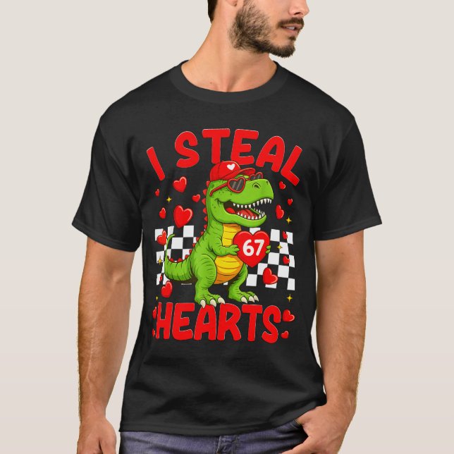 I Steal Hearts 67 Valentine’s Day 67 Dinosaur T-re T Shirt (Framsida)