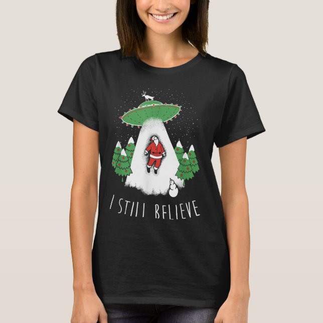 I Still Believe Santa Claus Alien Spaceship Funny  T Shirt (Framsida)