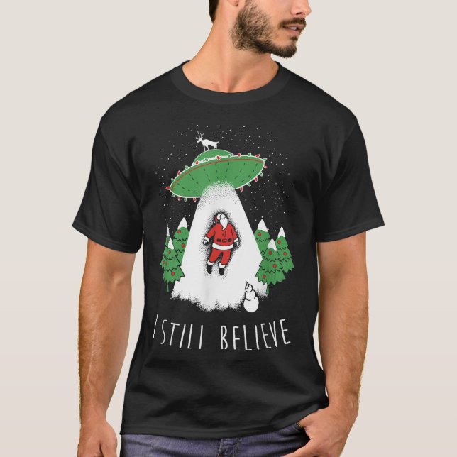 I Still Believe Santa Claus Alien Spaceship Funny  T Shirt (Framsida)
