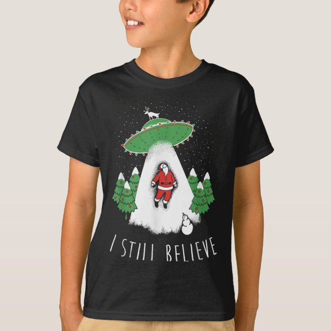 I Still Believe Santa Claus Alien Spaceship Funny  T Shirt (Framsida)