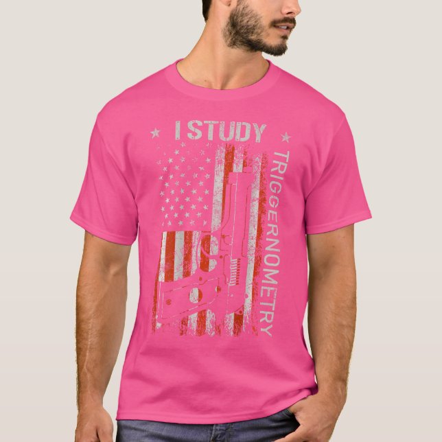 I Study Triggernometry Gun American Flagga on Back T Shirt (Framsida)