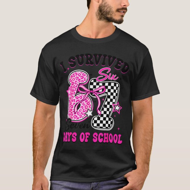 I Surivied 67 Days Of School Funny Meme Teacher St T Shirt (Framsida)