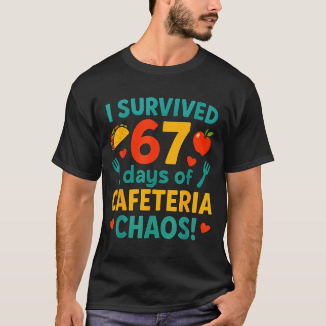 I Survived 67 Days Of Cafeteria Chaos – Funny Scho T Shirt (Framsida)