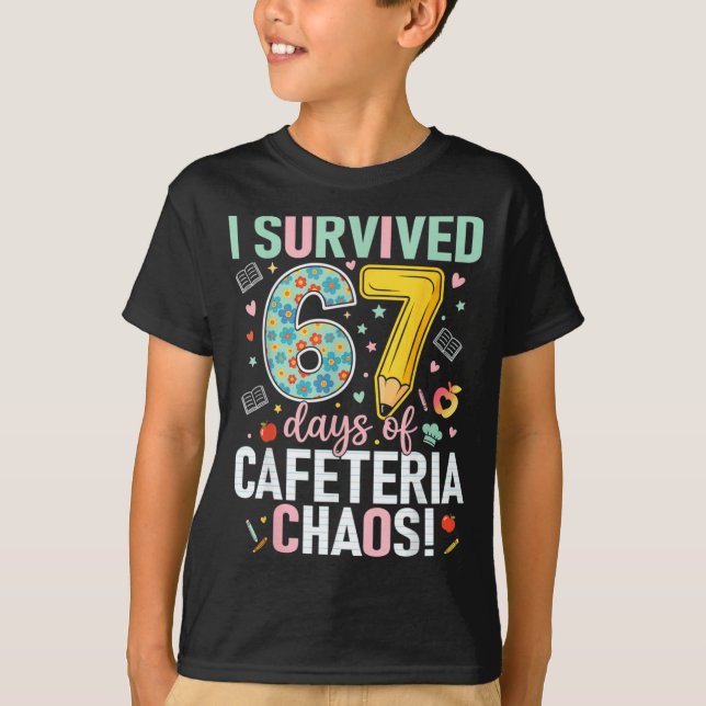 I Survived 67 Days Of Cafeteria Chaos Lunch Lady S T Shirt (Framsida)