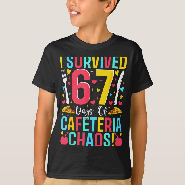 I Survived 67 Days Of Cafeteria Chaos Lunch Lady S T Shirt (Framsida)