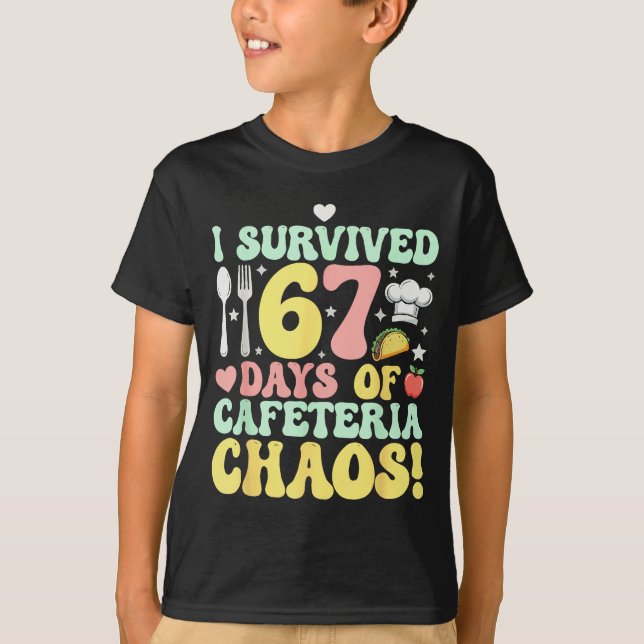 I Survived 67 Days Of Cafeteria Chaos Six Seven Me T Shirt (Framsida)