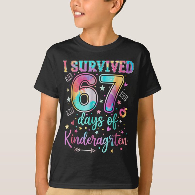 I Survived 67 Days Of Kindergarten Funny Six Seven T Shirt (Framsida)