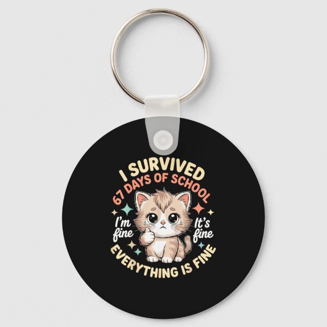 I Survived 67 Days Of School Cat It's Fine I'm Fin Nyckelring (Framsida)
