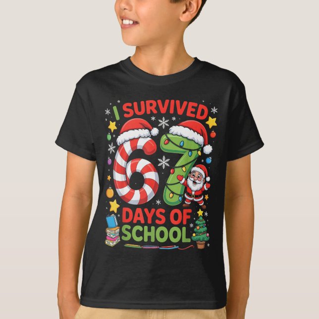 I Survived 67 Days Of School Christmas Candy Cane  T Shirt (Framsida)