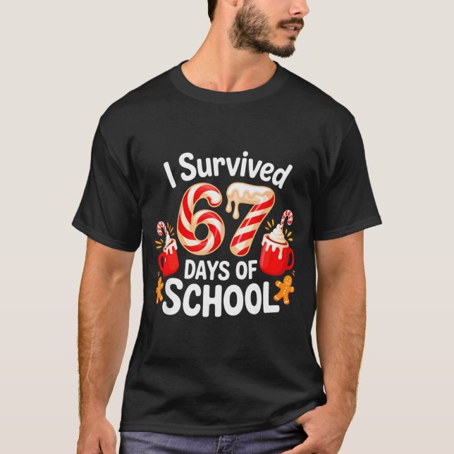 I Survived 67 Days Of School Christmas Candy Cane  T Shirt (Framsida)