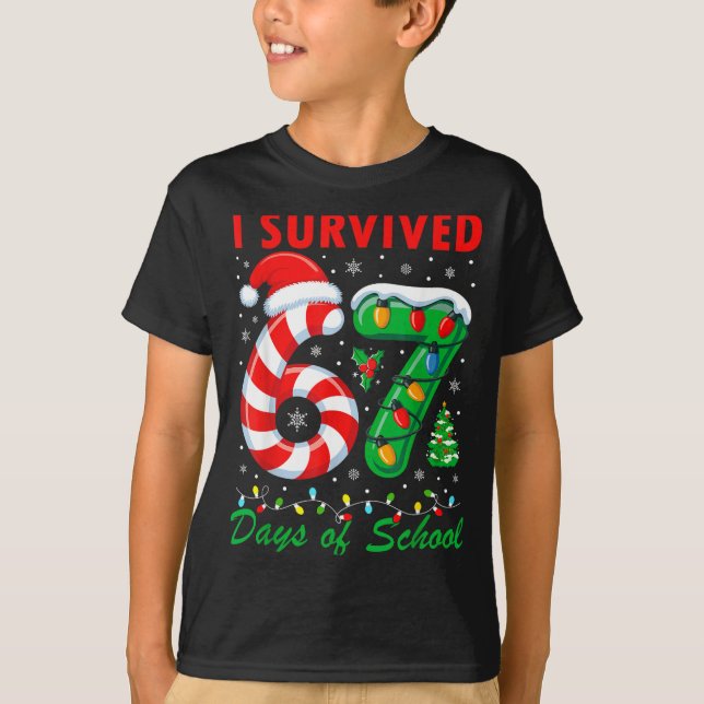 I Survived 67 Days Of School Christmas Candy Cane  T Shirt (Framsida)