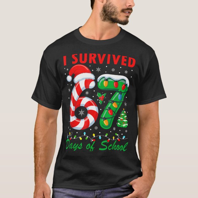 I Survived 67 Days Of School Christmas Candy Cane  T Shirt (Framsida)