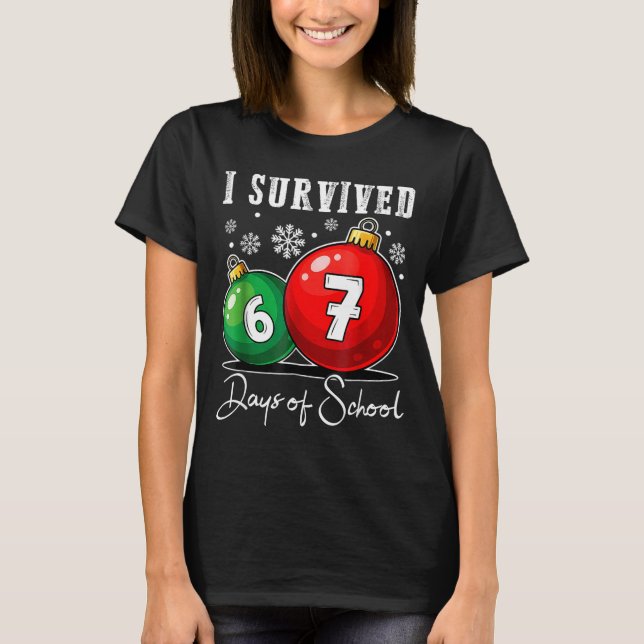 I Survived 67 Days Of School Christmas Candy Cane  T Shirt (Framsida)