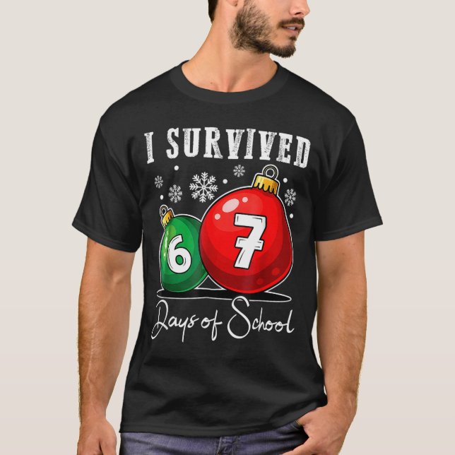 I Survived 67 Days Of School Christmas Candy Cane  T Shirt (Framsida)