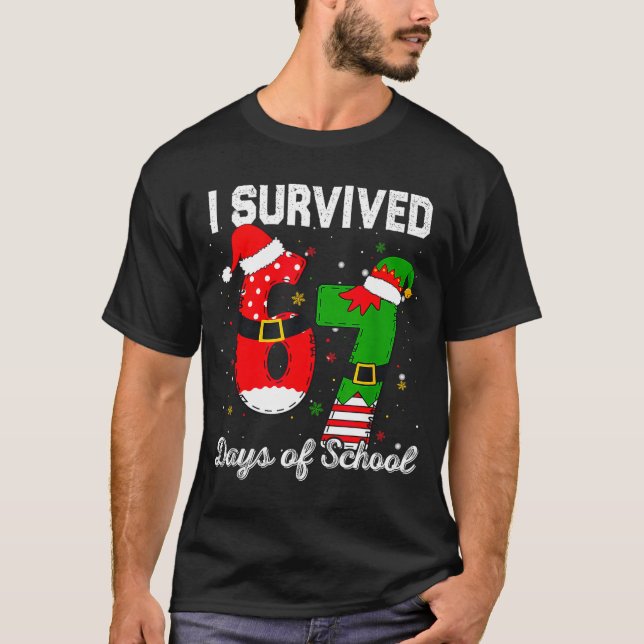 I Survived 67 Days Of School Christmas Candy Cane  T Shirt (Framsida)