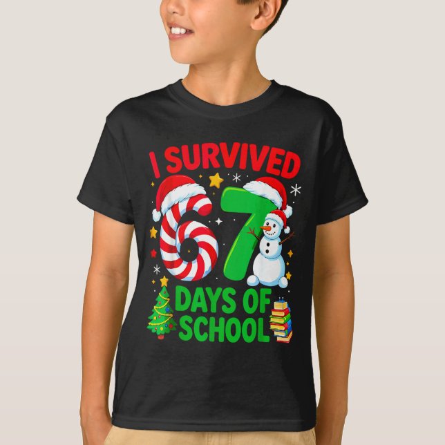 I Survived 67 Days Of School Christmas Candy Cane  T Shirt (Framsida)