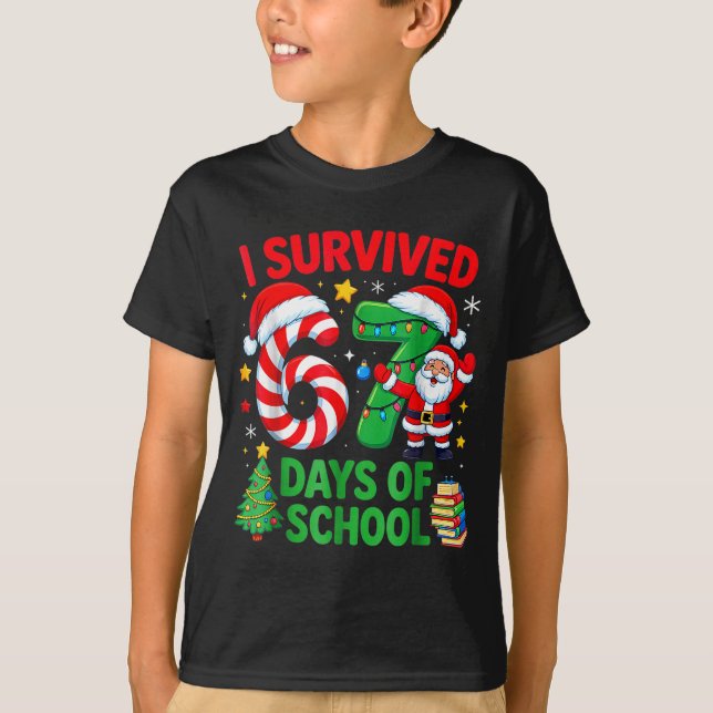 I Survived 67 Days Of School Christmas Candy Cane  T Shirt (Framsida)