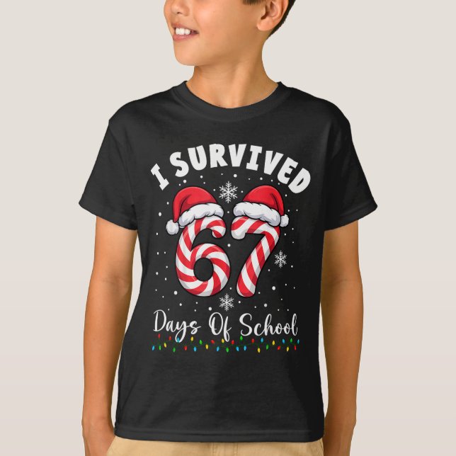 I Survived 67 Days Of School Christmas Candy Cane  T Shirt (Framsida)