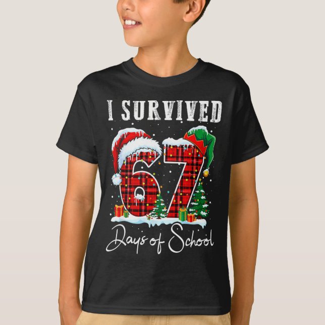 I Survived 67 Days Of School Christmas Candy Cane  T Shirt (Framsida)