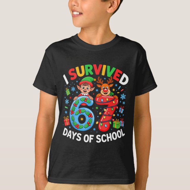 I Survived 67 Days Of School Christmas Candy Cane  T Shirt (Framsida)