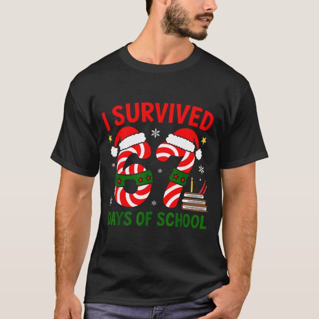I Survived 67 Days Of School Christmas Six Seven M T Shirt (Framsida)