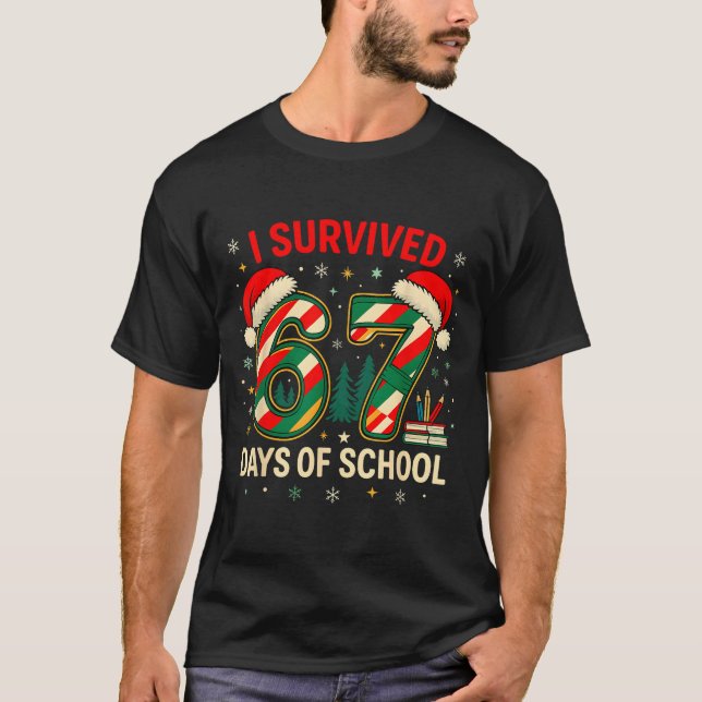 I Survived 67 Days Of School Christmas Teacher  T Shirt (Framsida)