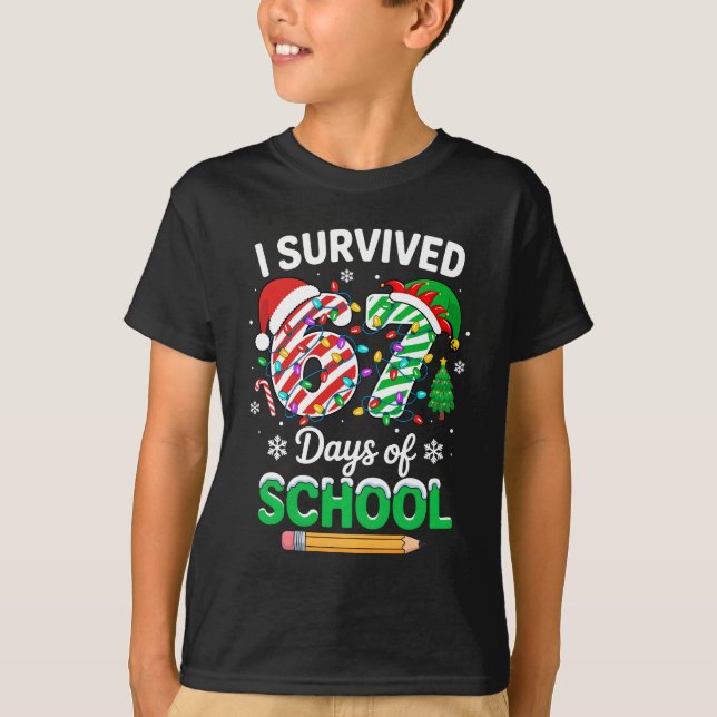 I Survived 67 Days Of School Christmas Teachers St T Shirt (Framsida)