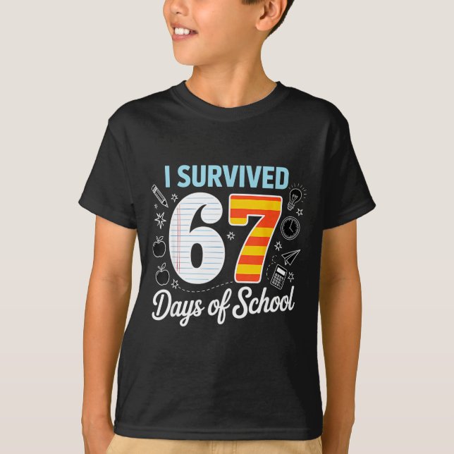 I Survived 67 Days Of School Cl Paper Meme  T Shirt (Framsida)