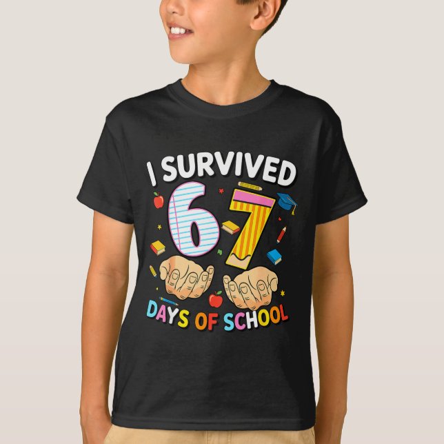I Survived 67 Days Of School Cool Teacher Design  T Shirt (Framsida)